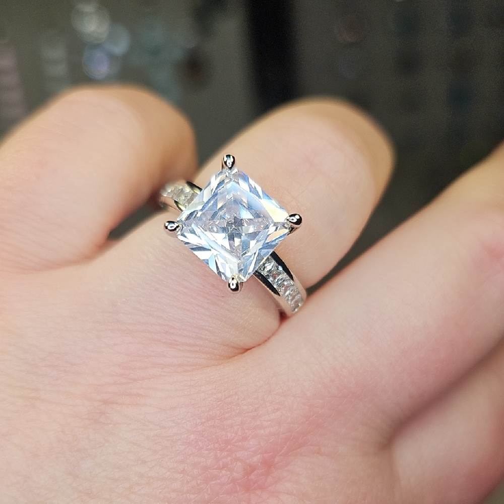 Radiant Silver 925 Women's Ring with Square-Cut Stone